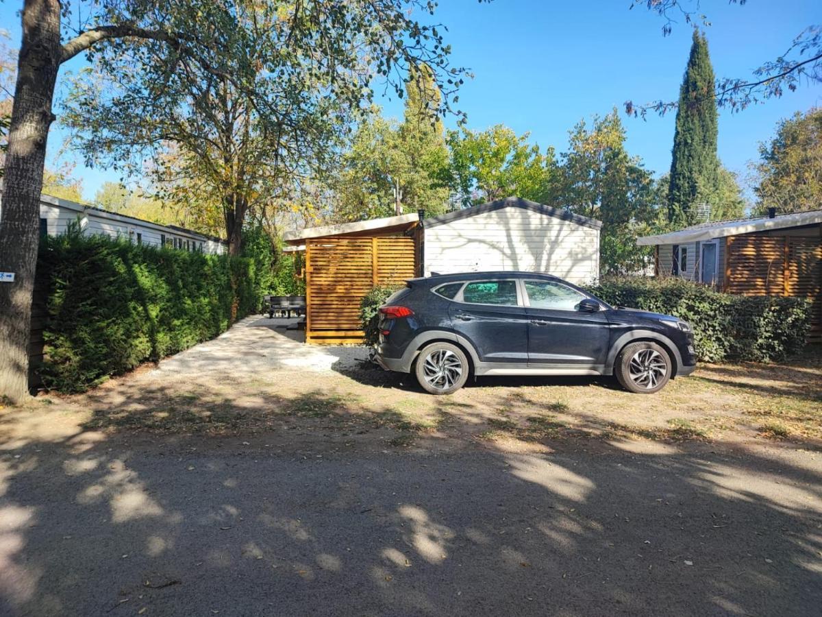 mobil home tout confort 6 personnes climatisé au pied du Luberon La Roque-d'Antheron Exterior foto
