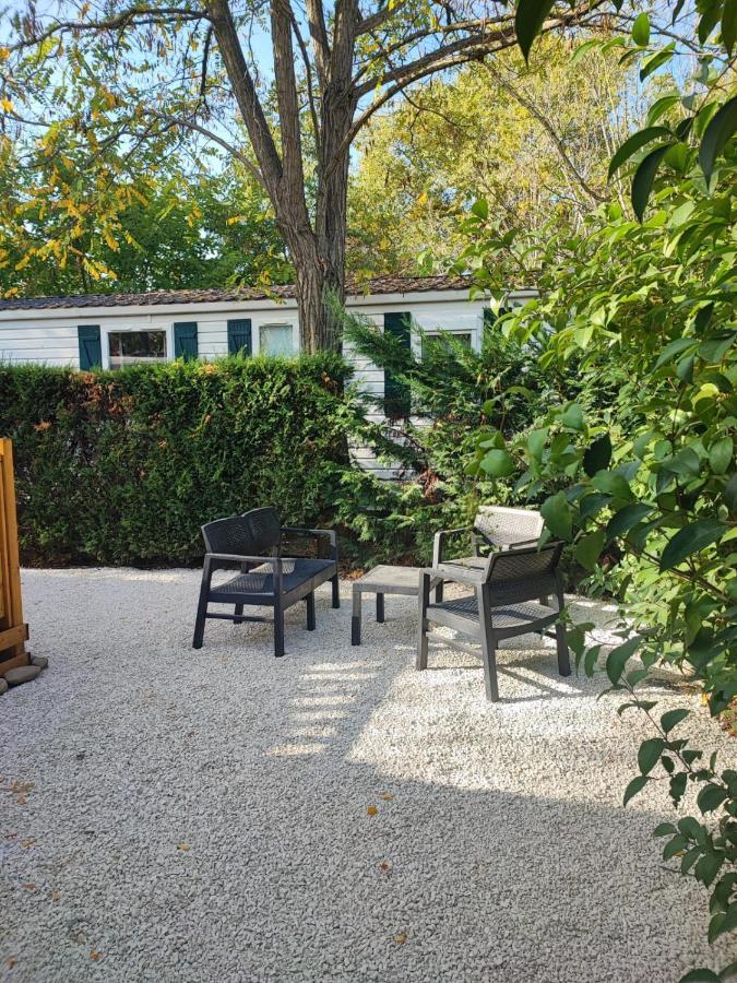 mobil home tout confort 6 personnes climatisé au pied du Luberon La Roque-d'Antheron Exterior foto
