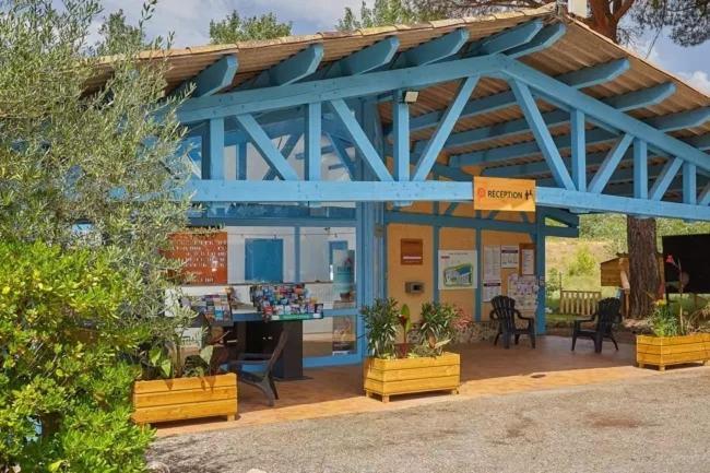 mobil home tout confort 6 personnes climatisé au pied du Luberon La Roque-d'Antheron Exterior foto