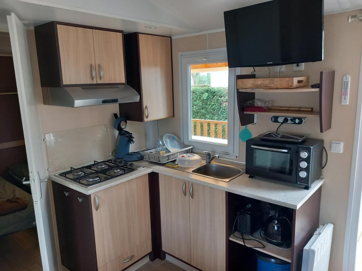 mobil home tout confort 6 personnes climatisé au pied du Luberon La Roque-d'Antheron Exterior foto