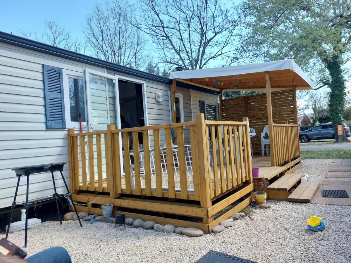 mobil home tout confort 6 personnes climatisé au pied du Luberon La Roque-d'Antheron Exterior foto