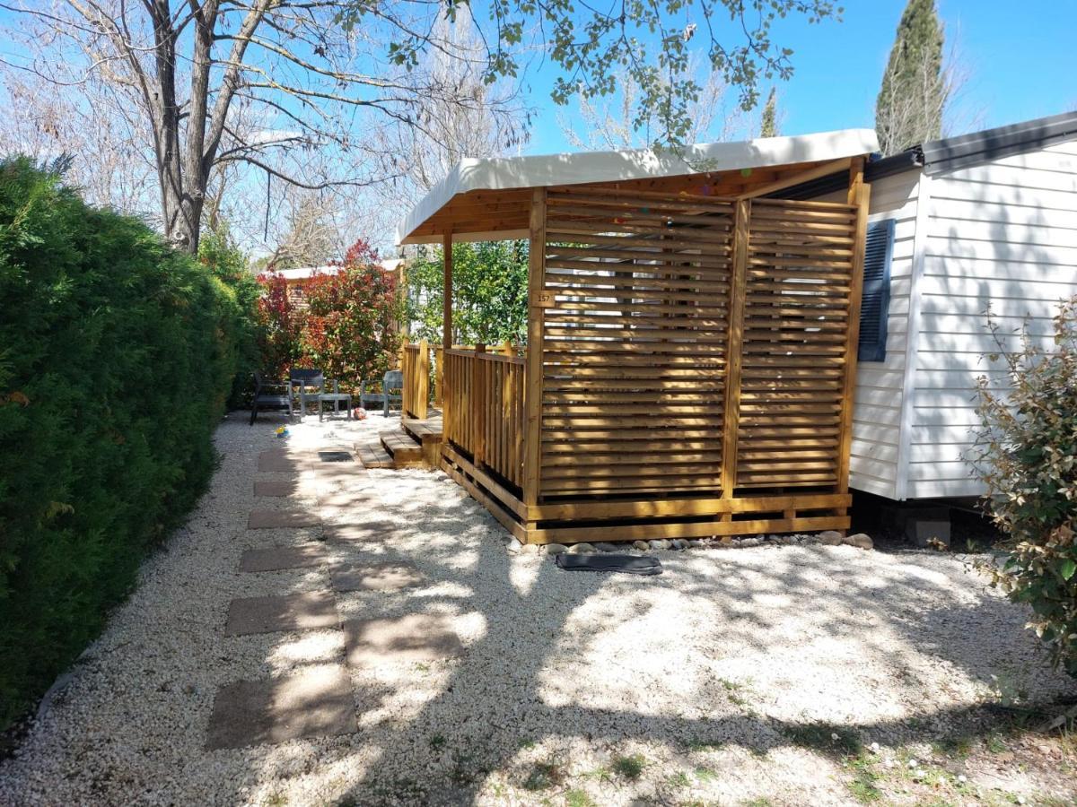 mobil home tout confort 6 personnes climatisé au pied du Luberon La Roque-d'Antheron Exterior foto